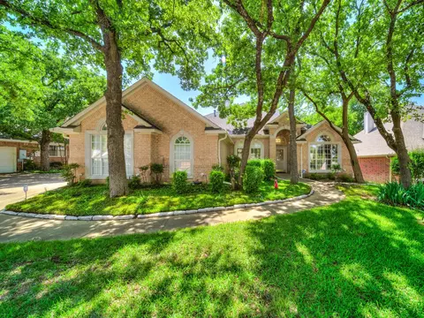 1216 Oakgrove Ln, Bedford, TX 76021