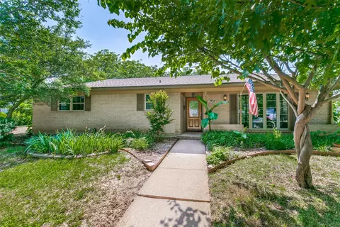 1709 Glenbrook Dr, Irving, TX 75061