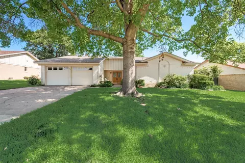 905 Stratford Dr, Bedford, TX 76021