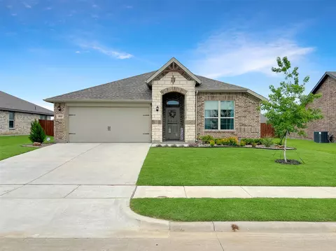 4819 Avion Dr, Sanger, TX 76266
