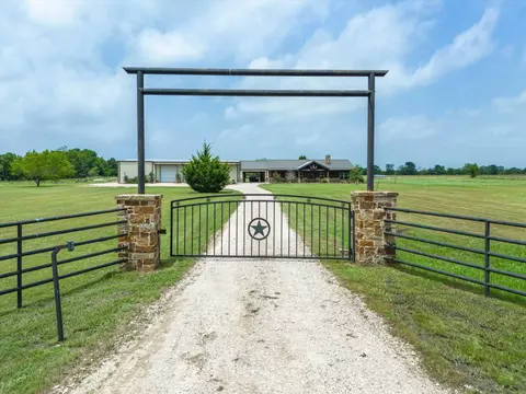 527 Newman Rd, Ennis, TX 75119