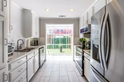 17335 Remington Park Pl, Dallas, TX 75252