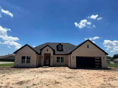 301 E 2nd St, Lindsay, TX 76250