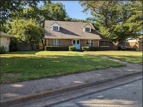 304 Bailey Dr, Desoto, TX 75115