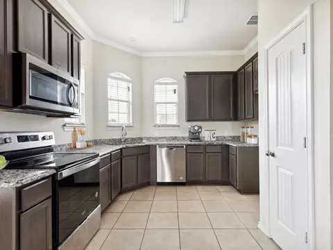 306 Rolling Meadow Dr, Wilmer, TX 75172