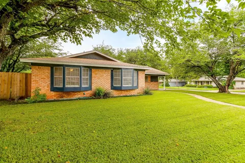 1400 Hummingbird Dr, Hillsboro, TX 76645