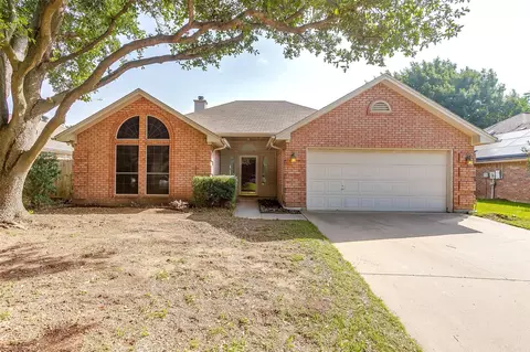 1116 Rock Ridge Dr, Burleson, TX 76028