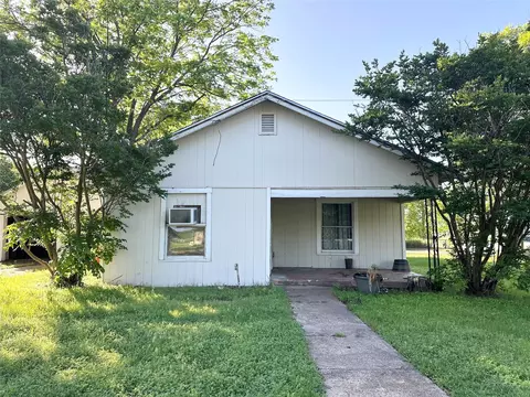 1105 N Mason St, Bowie, TX 76230