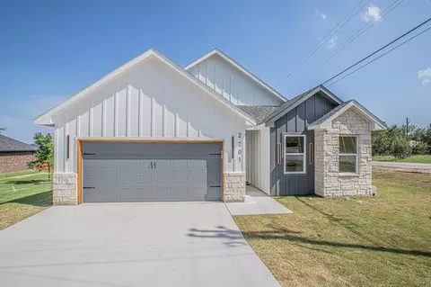2201 Pedernales Ct, Granbury, TX 76048