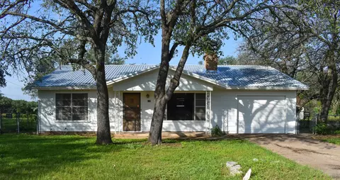 134 Lakeview Dr, Brady, TX 76825