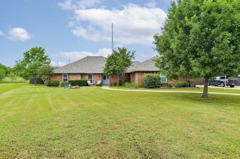 101 Oak Creek Dr, Waxahachie, TX 75165