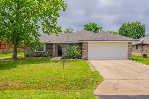 1920 Sharon Dr, Corinth, TX 76210