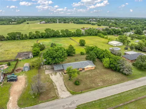 320 Meadows Estate St, Tom Bean, TX 75489