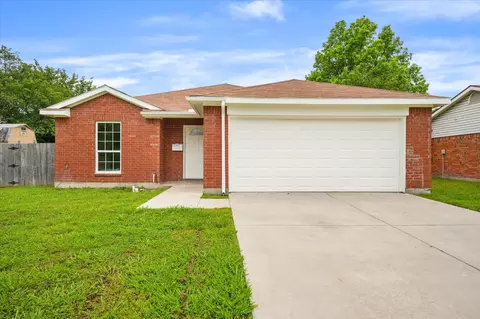 621 W Springdale Ln, Grand Prairie, TX 75052