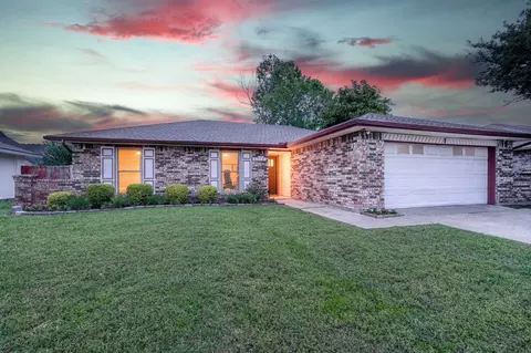 2713 Yale Dr, Rowlett, TX 75088