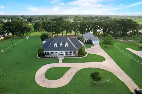 1150 Meadow Way, Terrell, TX 75160