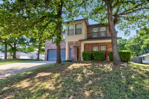 2000 Yellowstone Ln, Corinth, TX 76210