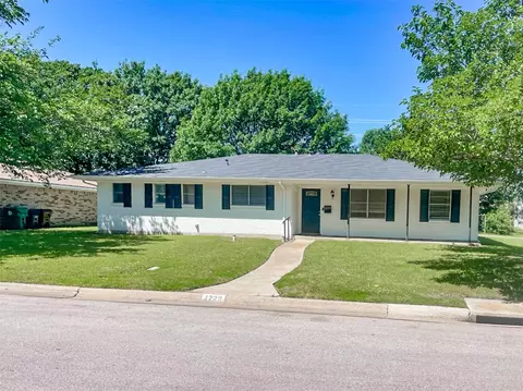 1229 Stanley St, Denton, TX 76201