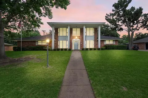 912 Overhill Dr, Bedford, TX 76022