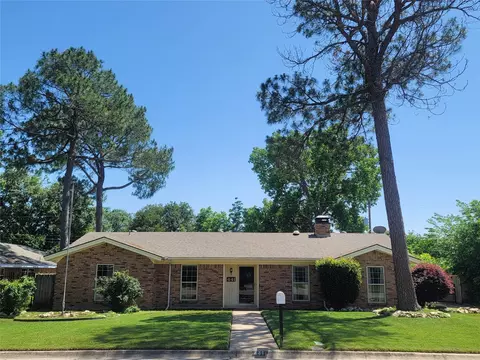 441 W Pleasantview Dr, Hurst, TX 76054