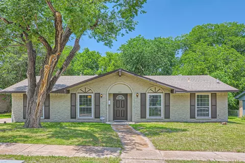 333 Meadowcreek Ln, Garland, TX 75043