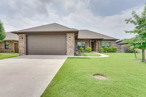 403 Casa Linda St, Ennis, TX 75119