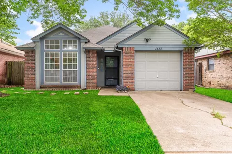 1456 Horncastle St, Fort Worth, TX 76134