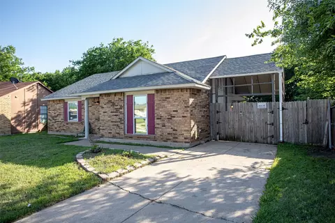2420 Navasota Cir, Fort Worth, TX 76131