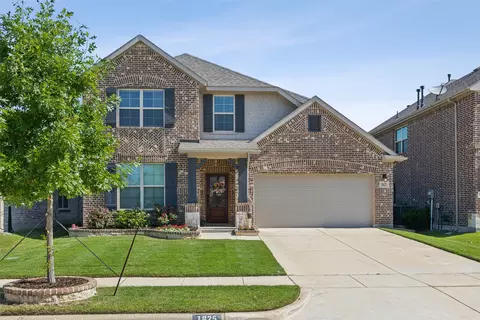 1825 Steppe Trail Dr, Aubrey, TX 76227