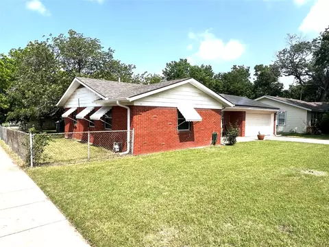 3701 Earle Dr, Haltom City, TX 76117