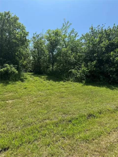 916 Mallard Pointe Dr, Grand Prairie, TX 75104