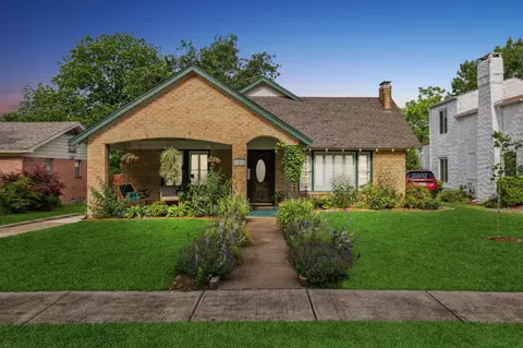 121 S Briscoe Blvd, Dallas, TX 75211