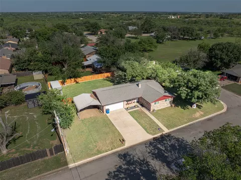 718 Mistletoe St, Breckenridge, TX 76424