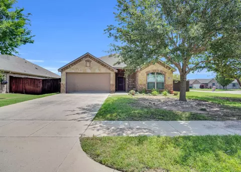 100 Buckingham Dr, Waxahachie, TX 75165