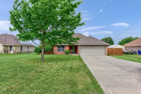 941 Bois D Arc St, Whitesboro, TX 76273