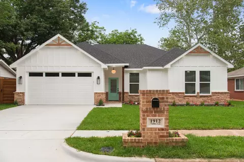 1912 Valley Ln, Arlington, TX 76013