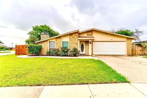 710 Irish Glen Dr, Arlington, TX 76014