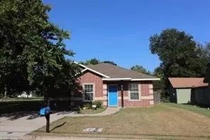 706 Throckmorton St, Gainesville, TX 76240