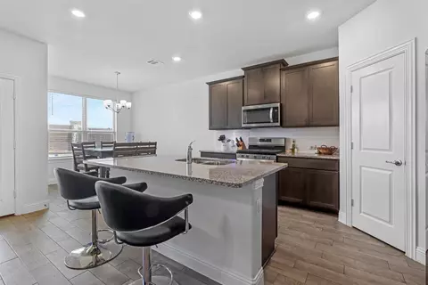 10909 Los Alamos Dr, Aubrey, TX 76227
