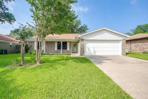 507 Berkshire Ct, Burleson, TX 76028