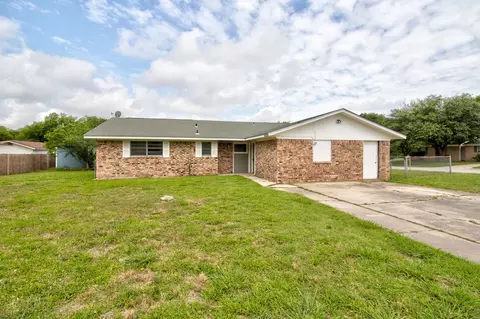 1929 Arkansas St, Gainesville, TX 76240