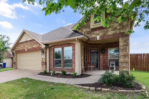 703 Bayshore Dr, Mansfield, TX 76063