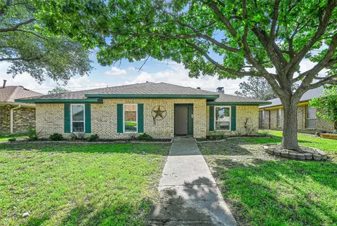 2814 Cliffbrook Dr, Carrollton, TX 75007