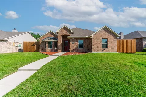 8714 Davis St, Rowlett, TX 75088