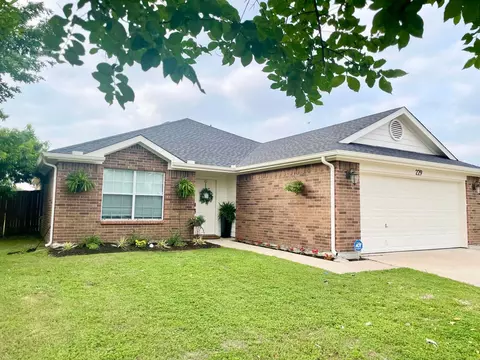 229 Equestrian Dr, Waxahachie, TX 75165