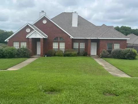 801 Mockingbird Ln, Desoto, TX 75115