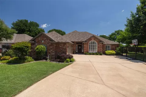 3600 Bordeaux Ln, Hurst, TX 76054