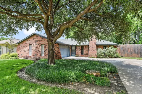 1701 Juniper Ln, Lewisville, TX 75077