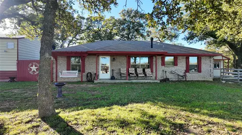 513 W Clay St, Montague, TX 76251