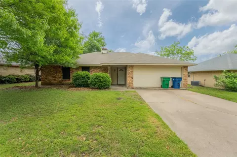 104 Chevy Chase Ln, Waxahachie, TX 75165